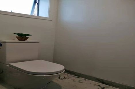 Photo of property in 121 Ennis Avenue, Pakuranga Heights, Auckland, 2010