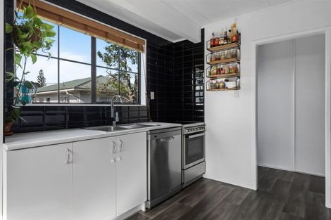 Photo of property in 5 Nicolas Avenue, Glen Eden, Auckland, 0602
