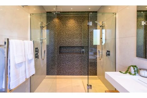 Photo of property in 10 Hilltop Lane, Mount Pleasant, Christchurch, 8081