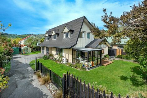 Photo of property in 21 Laing Crescent, Heathcote Valley, Christchurch, 8022