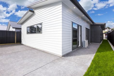 Photo of property in 7 Thornbury Lane, Timberlea, Upper Hutt, 5018