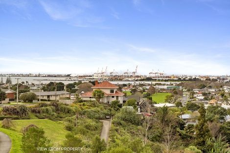 Photo of property in 58 Hinewa Road, Otumoetai, Tauranga, 3110