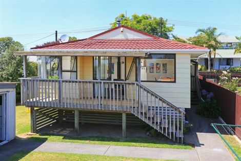 Photo of property in 1 Marlene Avenue, Te Atatu South, Auckland, 0610