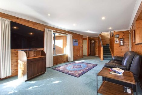 Photo of property in 35c Edmonton Road, Henderson, Auckland, 0612