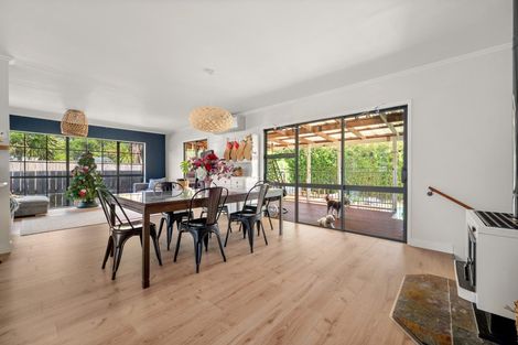 Photo of property in 10 Porter Avenue, Te Atatu South, Auckland, 0610