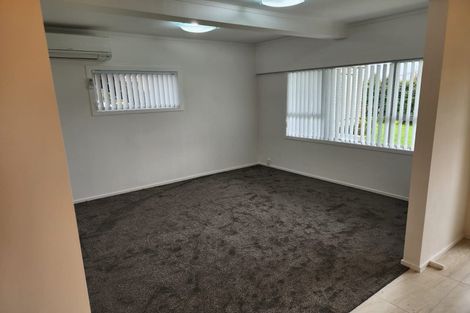 Photo of property in 623 Glenfield Road, Totara Vale, Auckland, 0629
