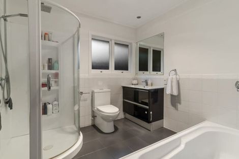 Photo of property in 69 Kervil Avenue, Te Atatu Peninsula, Auckland, 0610