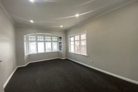 Photo of property in 230 Oriental Parade, Oriental Bay, Wellington, 6011