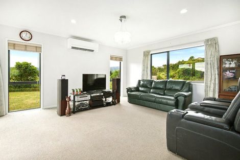 Photo of property in 32 Mount Marua Drive, Timberlea, Upper Hutt, 5018