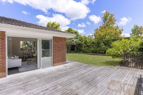 Photo of property in 41 Woodstock Road, Forrest Hill, Auckland, 0620