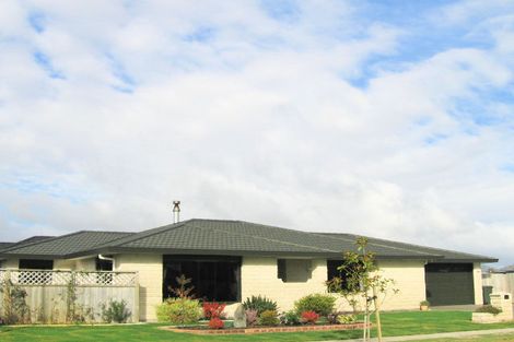 Photo of property in 9 San Priamo Place, Paraparaumu Beach, Paraparaumu, 5032