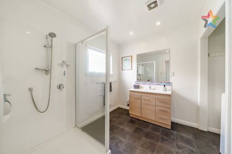 Photo of property in 10 Golf Road, Manor Park, Lower Hutt, 5019