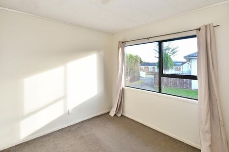 Photo of property in 2/17 Anglers Way, Wattle Downs, Auckland, 2102