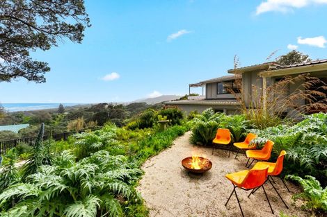 Photo of property in 27 Domain Crescent, Muriwai, Waimauku, 0881