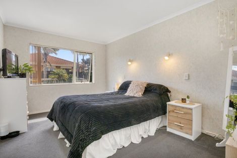 Photo of property in 16 Sandhurst Drive, Papamoa Beach, Papamoa, 3118