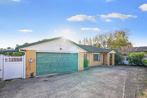 Photo of property in 17 Glenveagh Park Drive, Weymouth, Auckland, 2103