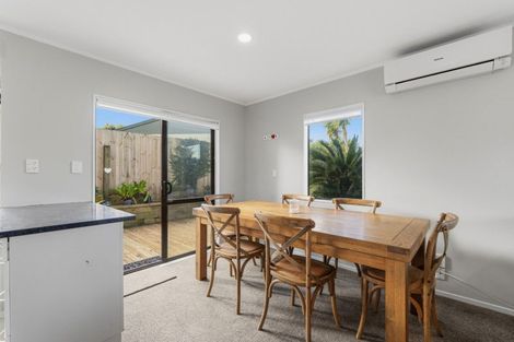 Photo of property in 31b Lyn Grove, Papamoa Beach, Papamoa, 3118