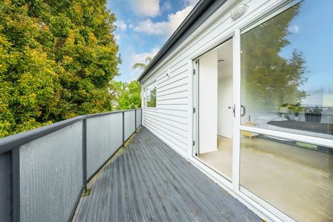Photo of property in 1a Highgrove Lane, Totara Vale, Auckland, 0632