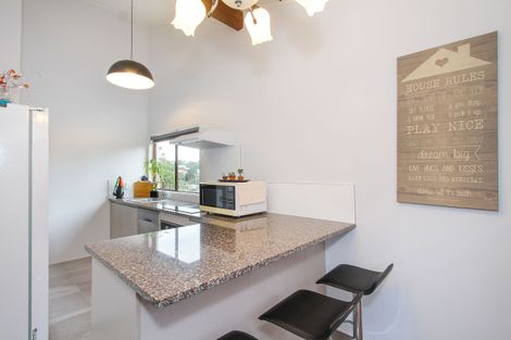 Photo of property in 1/6 Sovereign Place, Glenfield, Auckland, 0629