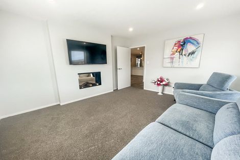 Photo of property in 17 Cyprus Place, Fitzherbert, Palmerston North, 4410