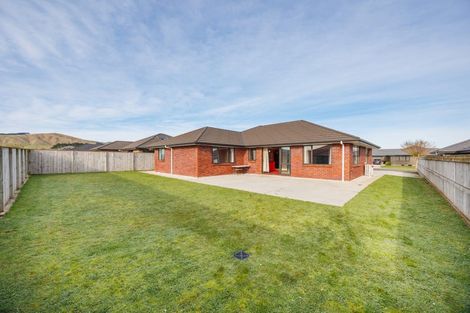 Photo of property in 5 Cyprus Place, Fitzherbert, Palmerston North, 4410