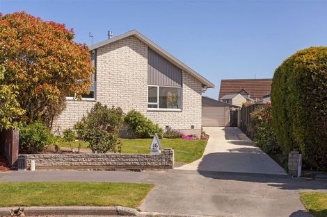 Photo of property in 16 Cam Place, Harewood, Christchurch, 8051