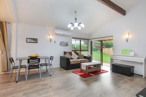 Photo of property in 1/6 Sovereign Place, Glenfield, Auckland, 0629