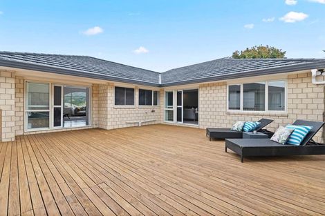 Photo of property in 14 Kinleith Way, Albany, Auckland, 0632