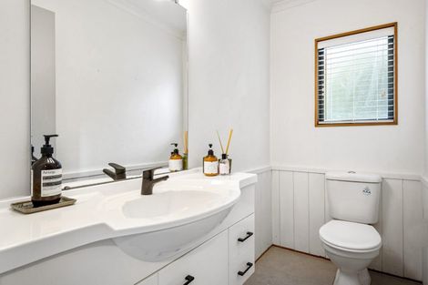 Photo of property in 24a Seaview Avenue, Northcote, Auckland, 0627