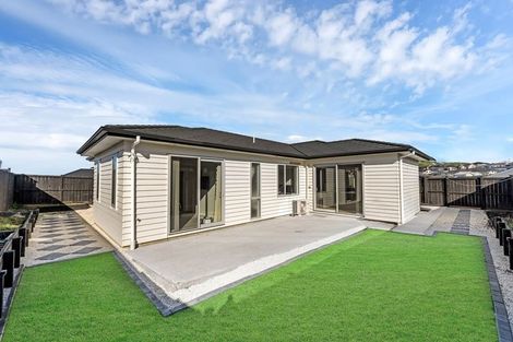 Photo of property in 18 Calder Crescent, Pokeno, 2402