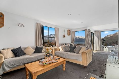 Photo of property in 8 Caples Place, Fernhill, Queenstown, 9300