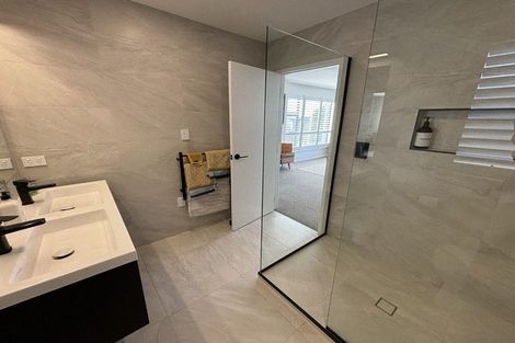 Photo of property in 16 Mutetai Road, Clarks Beach, 2122