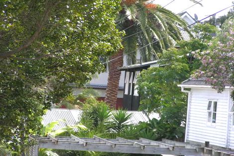 Photo of property in 2/192 Queen Street, Northcote Point, Auckland, 0627