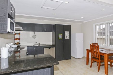 Photo of property in 52 Churchill Avenue, Manurewa, Auckland, 2102