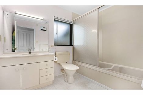 Photo of property in 2/37 Woodlands Crescent, Browns Bay, Auckland, 0630