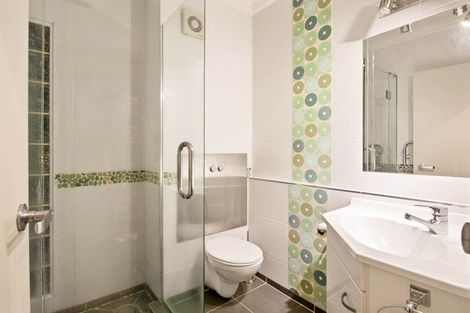 Photo of property in 8a Oteha Valley Road, Northcross, Auckland, 0632