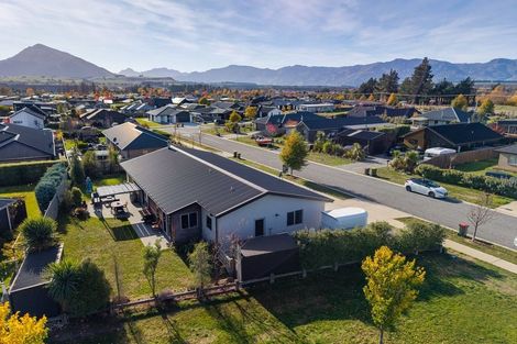 Photo of property in 4 Kingfisher Crescent, Albert Town, Wanaka, 9305