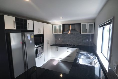 Photo of property in 28b Roberts Road, Glenfield, Auckland, 0629