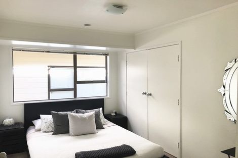 Photo of property in 1b Burford Place, Mellons Bay, Auckland, 2014