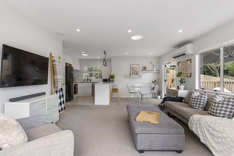 Photo of property in 2/58 Botany Road, Botany Downs, Auckland, 2010