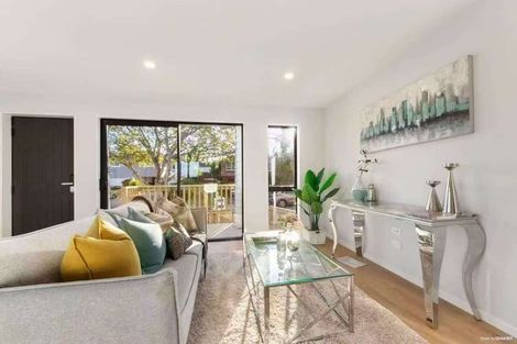 Photo of property in 4a Blue Gum Rise, Sunnyhills, Auckland, 2010