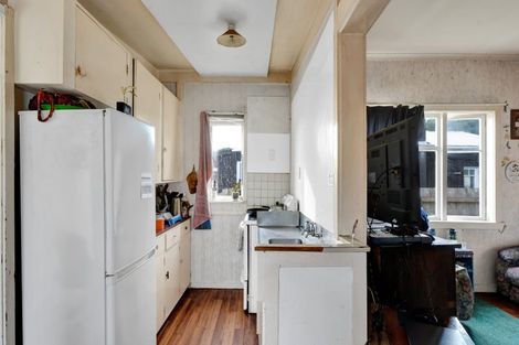 Photo of property in 10 Harbour Street, Moturoa, New Plymouth, 4310