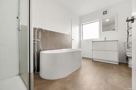 Photo of property in 2/242 Pakuranga Road, Pakuranga Heights, Auckland, 2010