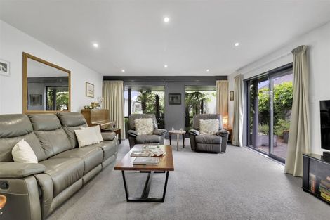 Photo of property in 9 Brockhall Lane, Avonhead, Christchurch, 8042