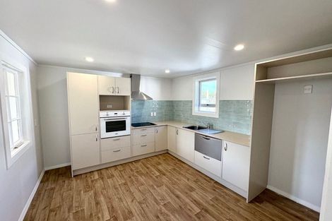 Photo of property in 23 Paynters Avenue, Strandon, New Plymouth, 4312