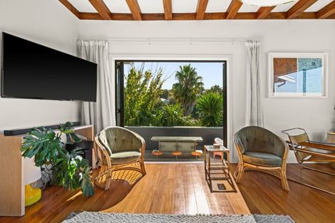 Photo of property in 18 Hukarere Road, Bluff Hill, Napier, 4110