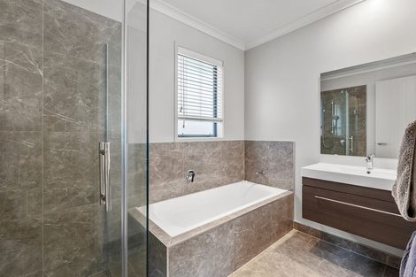 Photo of property in 6 Shearwater Lane, Point Wells, 0986