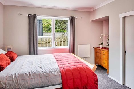 Photo of property in 10 Helen Street, Brooklyn, Wellington, 6021