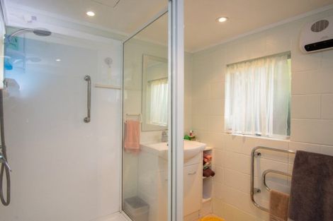 Photo of property in 3 Denyer Place, New Lynn, Auckland, 0600