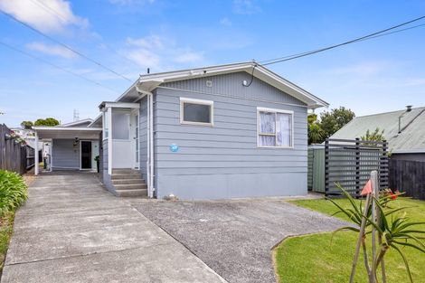 Photo of property in 3 Huruhuru Road, Massey, Auckland, 0614